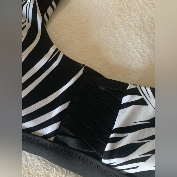 Athleta Swim Square Neck Bikini Top Bra XS Black White 64023 Stretch Mesh Detail - Picture 3 of 9